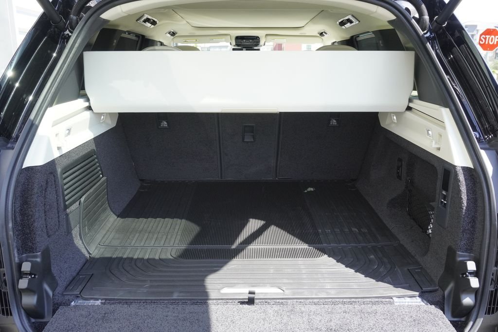 New 2026 Santorini Black Land Rover SE image 31