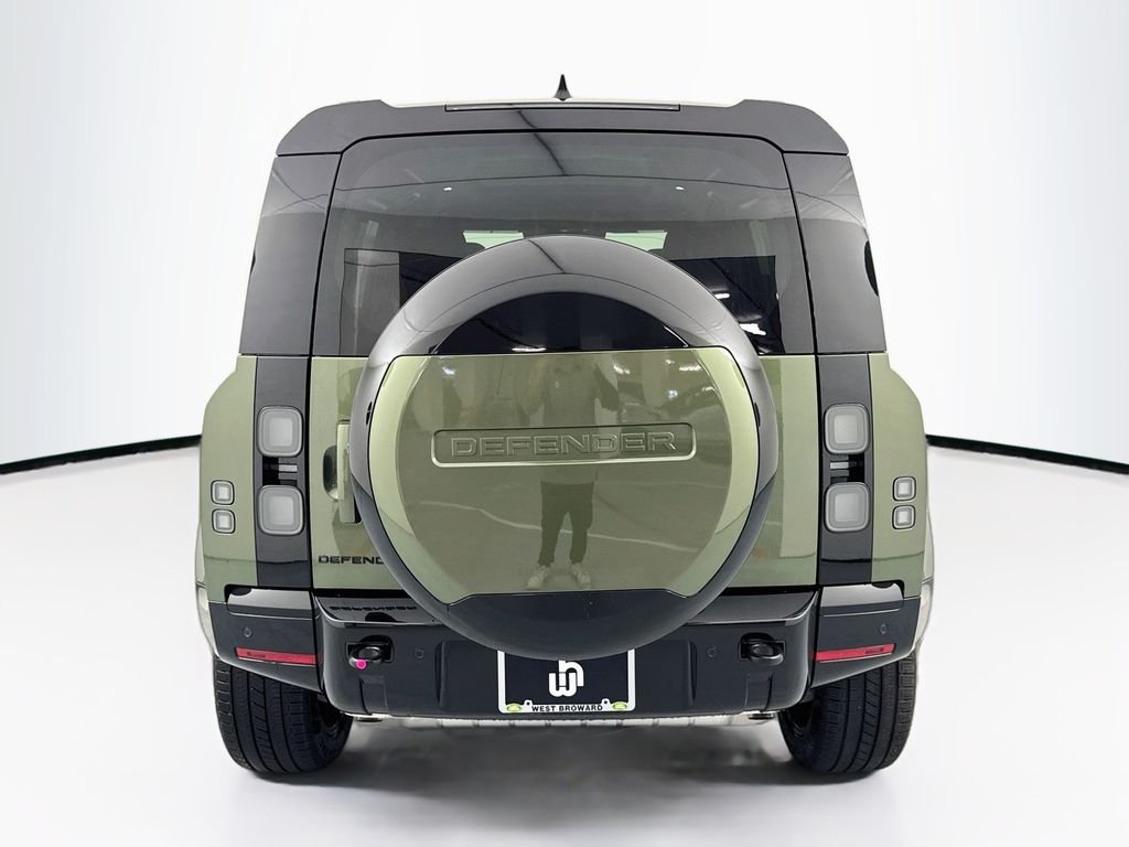New 2026 Woolstone Green Land Rover X-Dynamic SE image 6