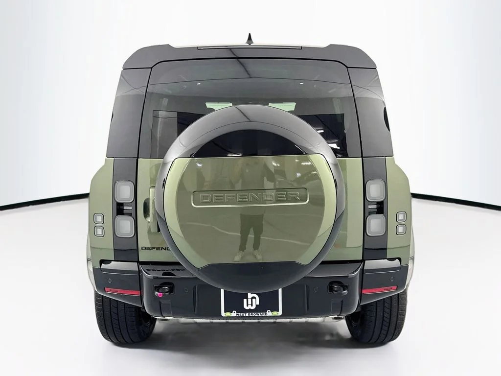 New 2026 Woolstone Green Land Rover X-Dynamic SE image 6