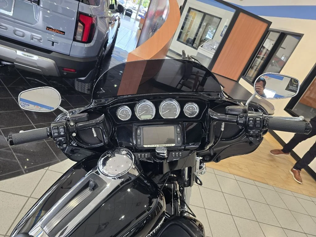 Used 2016 Crystal Black Pearl Harley-Davidson  image 8