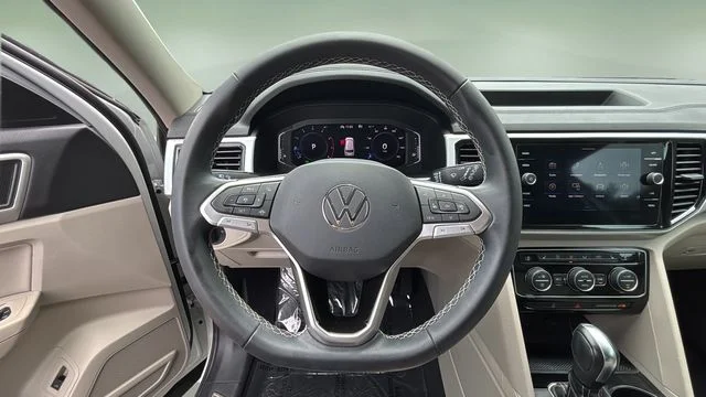 Used 2023 White Volkswagen 3.6L V6 SE w/Technology image 12