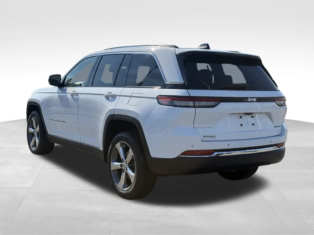 Used 2022 White Jeep Limited image 3
