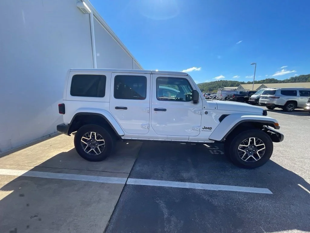 Used 2025 White Jeep Sahara image 8