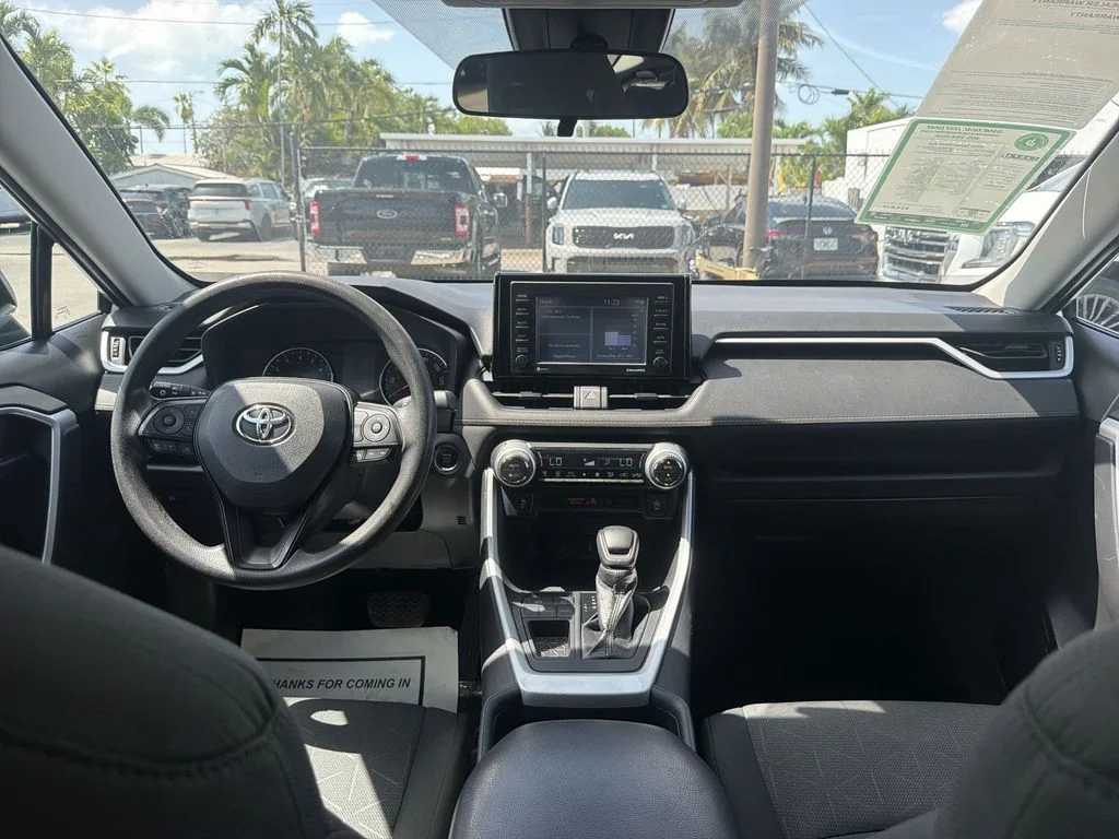 Used 2021 Silver Toyota XLE image 10