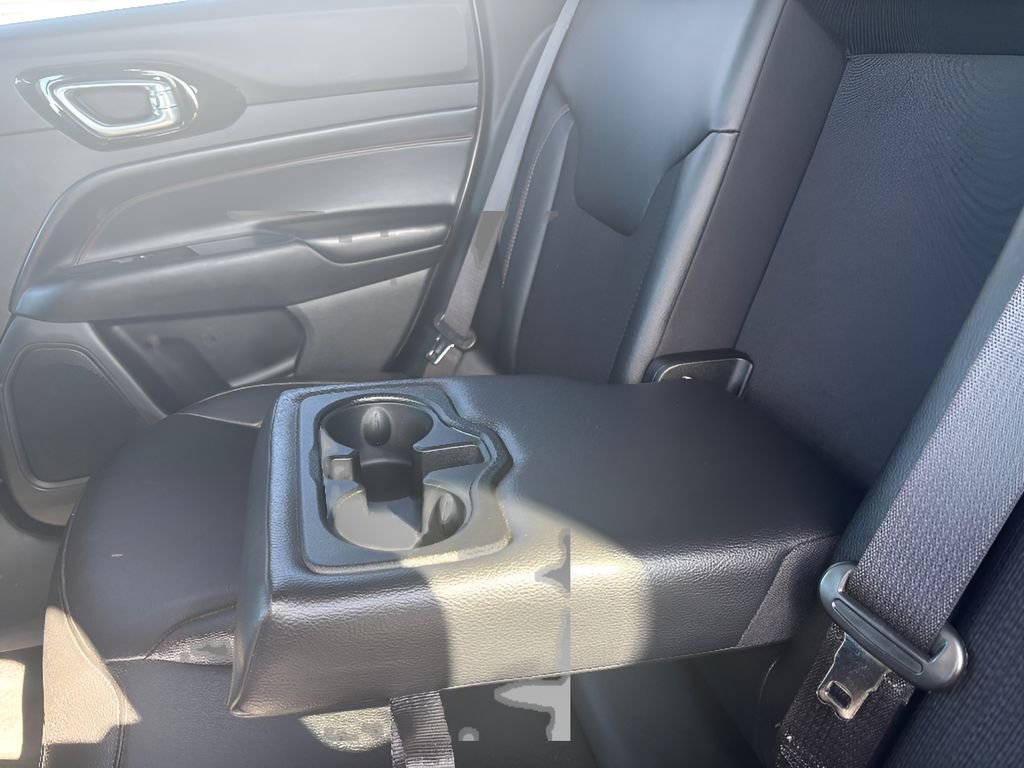 Used 2024 Silver Zynith Metallic Clearcoat Jeep Trailhawk image 30