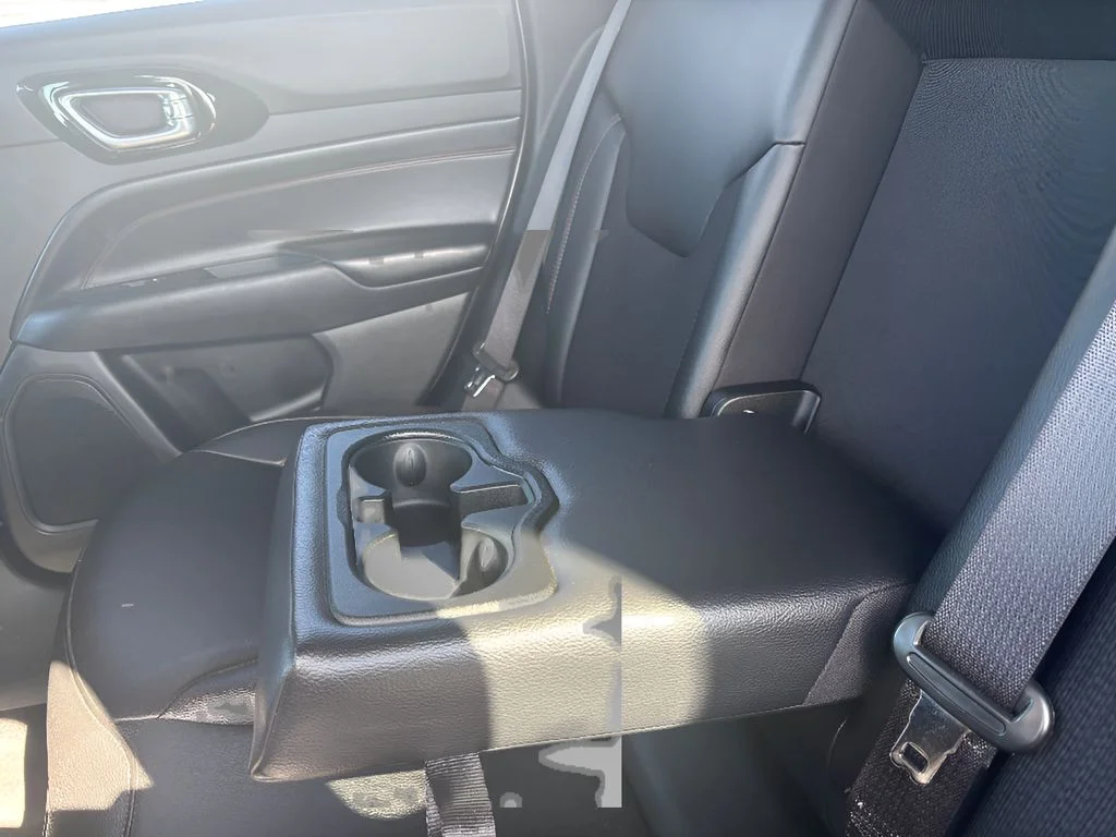 Used 2024 Silver Zynith Metallic Clearcoat Jeep Trailhawk image 30