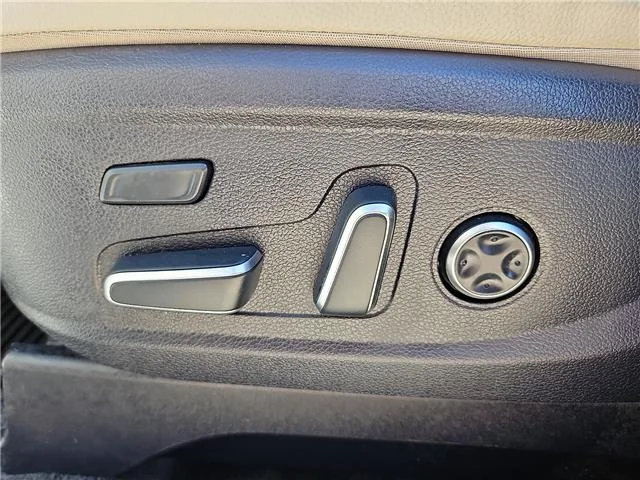 Used 2023 Hyper White Hyundai Limited Front-Wheel Drive image 12