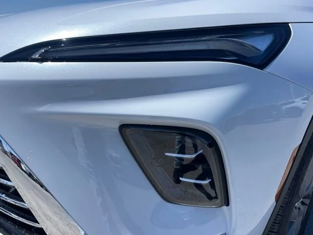 New 2026 Iridescent White Tricoat Buick Preferred image 4