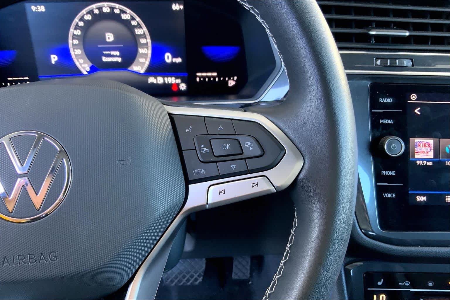 2022 Volkswagen Tiguan SE - Photo 25
