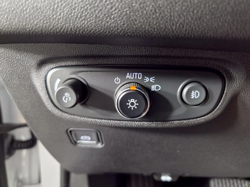 Used 2022 Summit White GMC SLT image 18