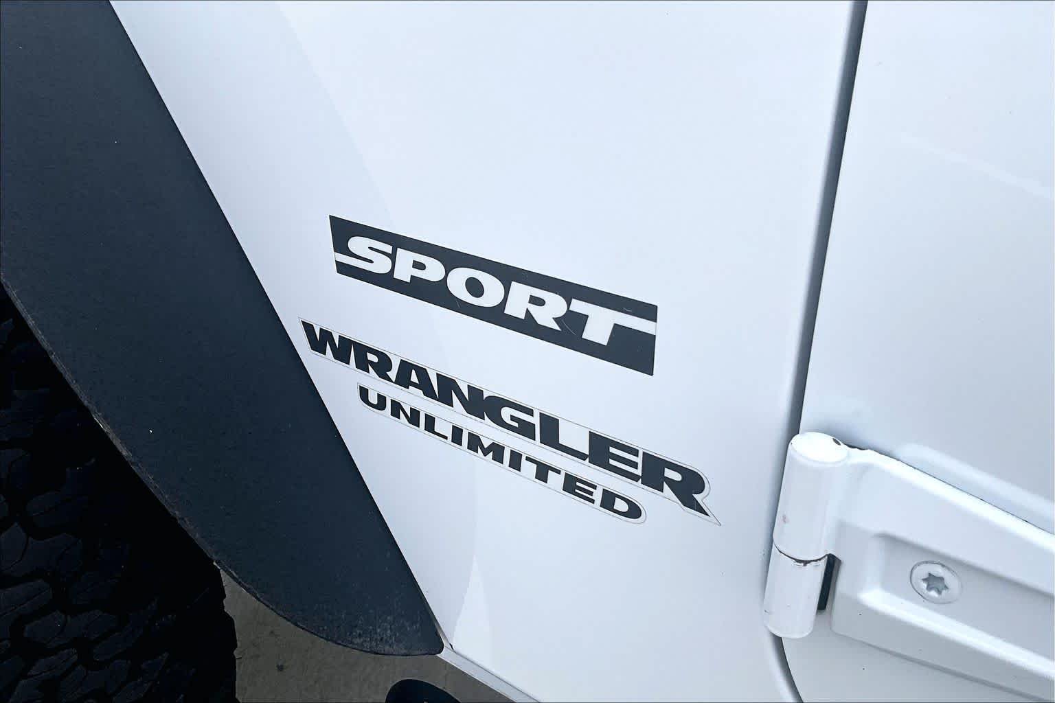Used 2014 Bright White Clearcoat Jeep Sport image 29
