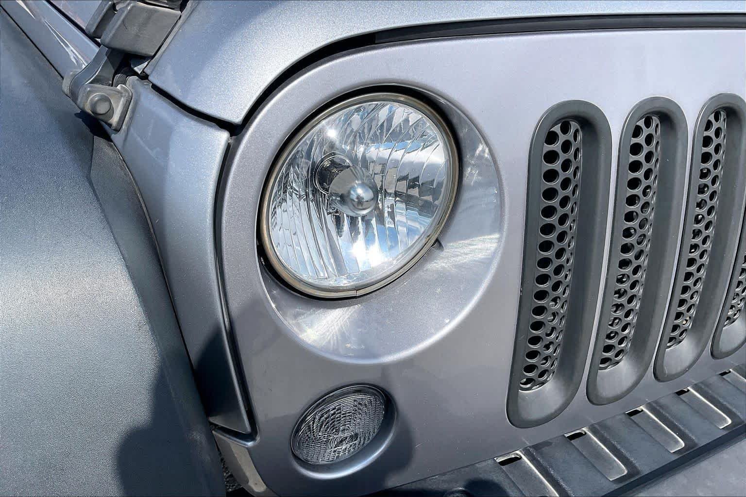Used 2017 Billet Silver Metallic Clearcoat Jeep Sport image 25