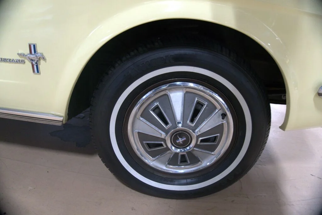 Used 1966 Yellow Ford  image 30