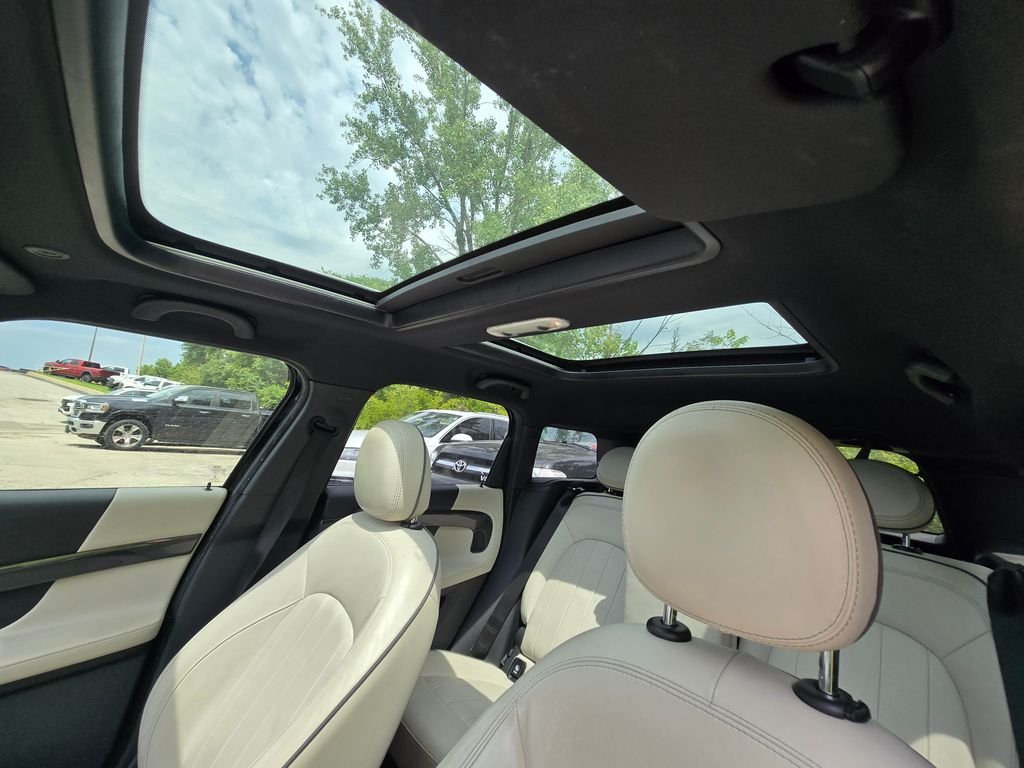 Used 2018 Black MINI Base image 21