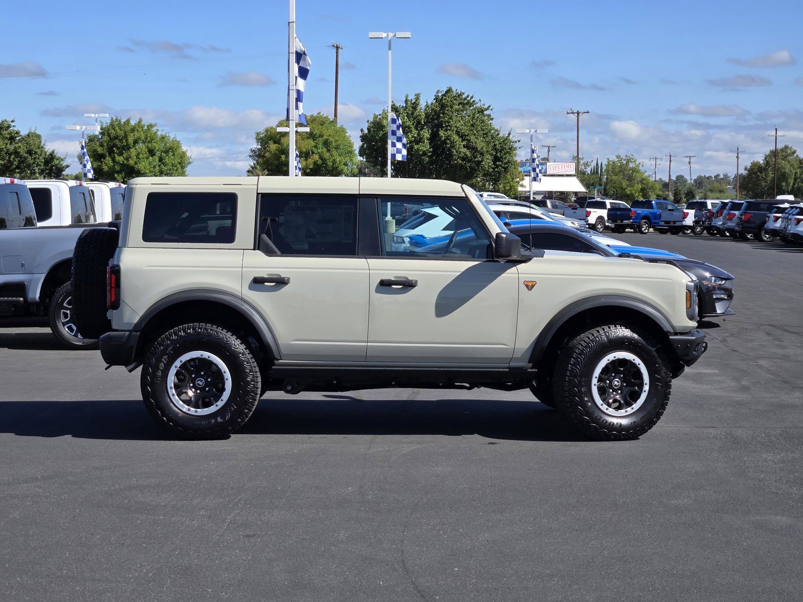 New 2026 Desert Sand Ford Badlands® image 3