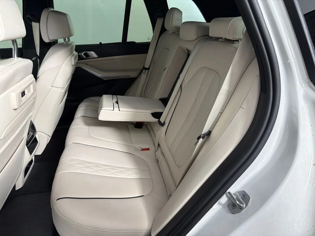 Used 2022 Mineral White Metallic BMW xDrive40i image 16
