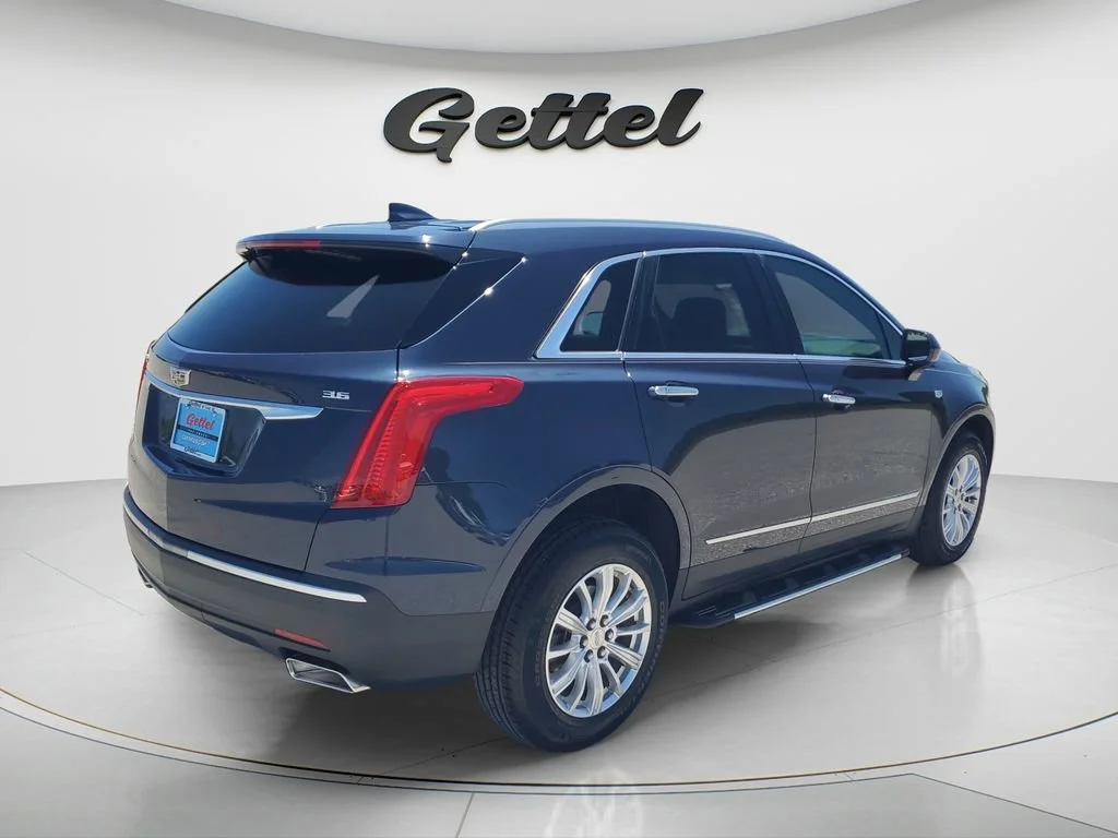 Used 2018 HARBOR BLUE METALLIC Cadillac FWD image 5