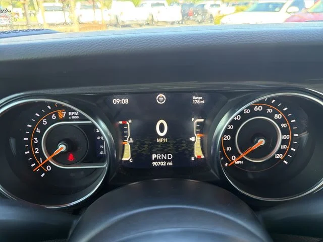 Used 2020 Silver Jeep Altitude image 33