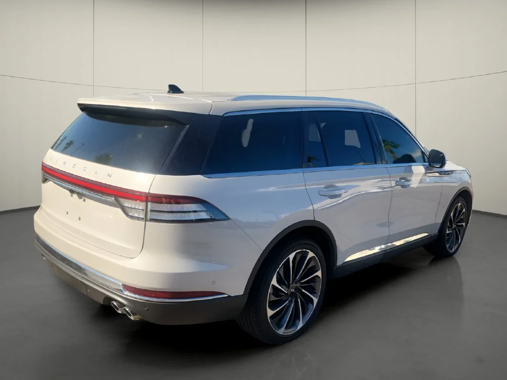 Used 2022 White Lincoln Reserve image 7
