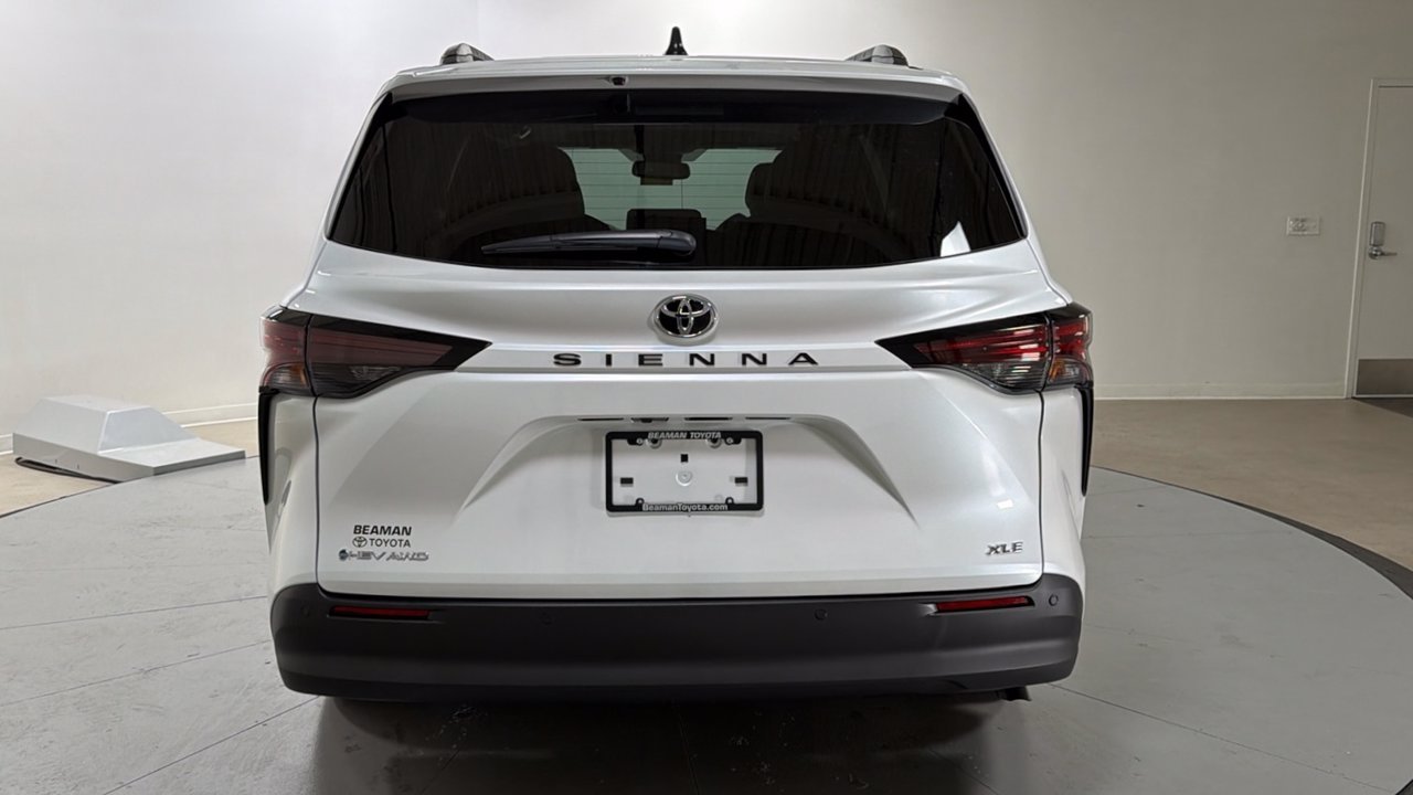 New 2026 Wind Chill Pearl <sup>1</sup> Toyota  XLE image 4