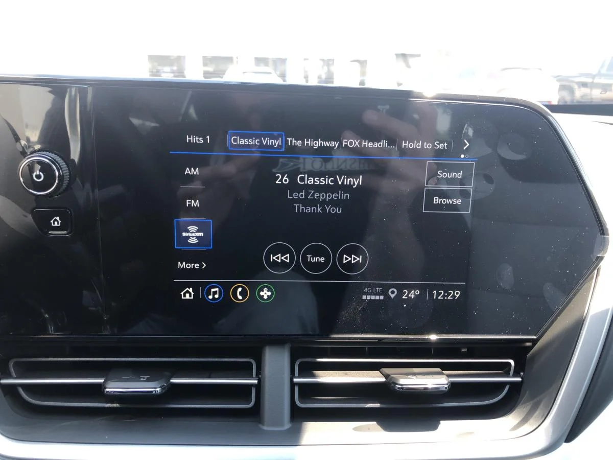 New 2026 Black Chevrolet Fwd 4dr 1rs image 16