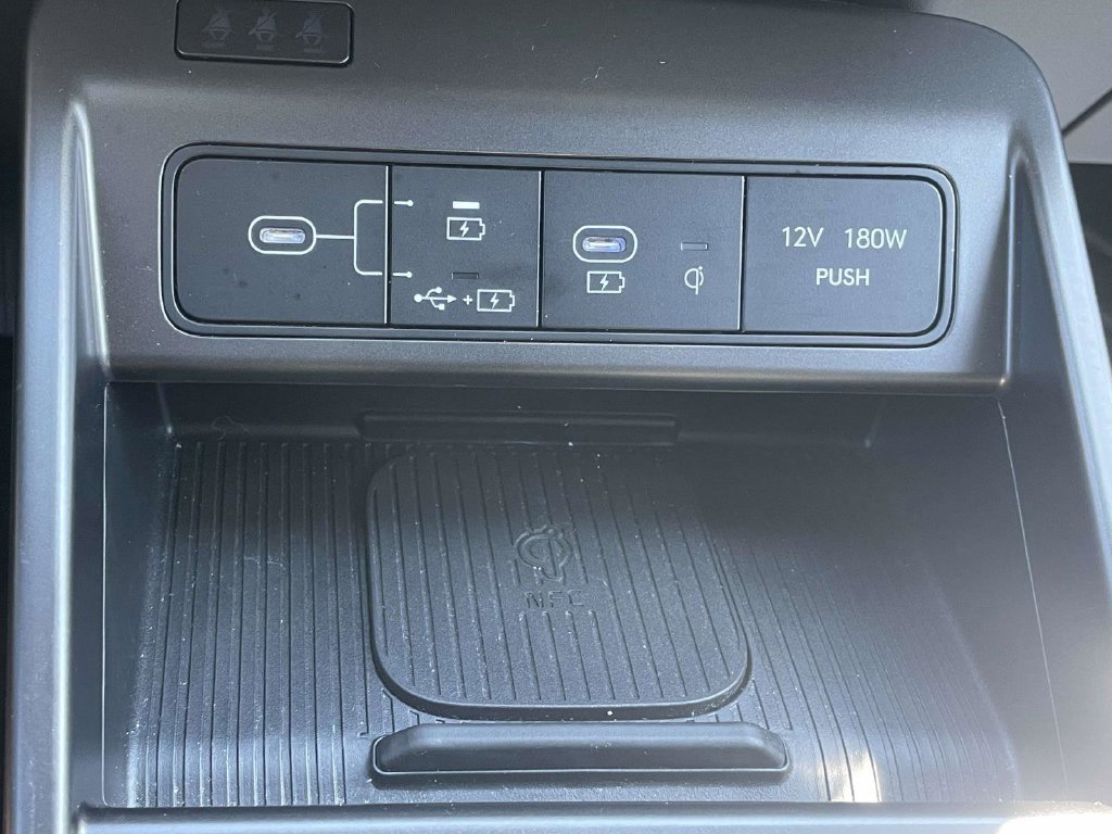 Used 2025 Black Hyundai SEL Convenience image 24