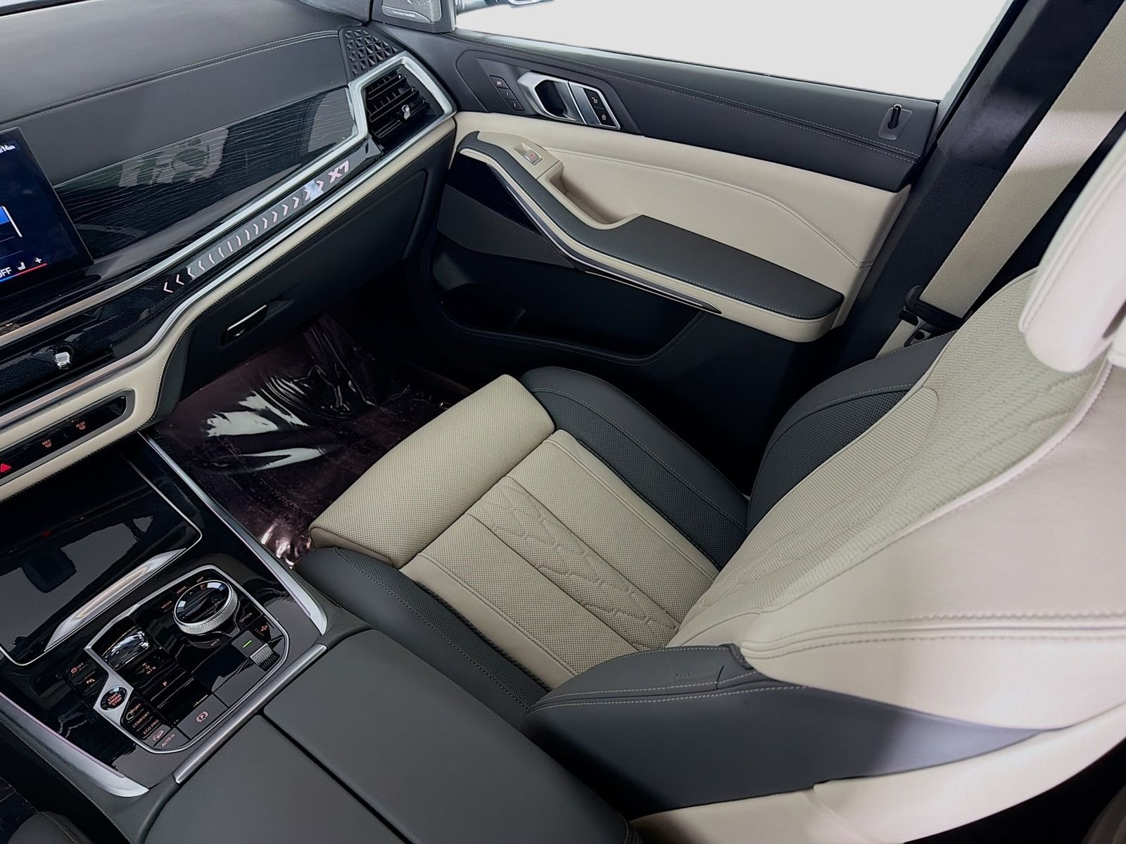 Certified Used 2024 Frozen Pure Grey Metallic BMW xDrive40i image 25