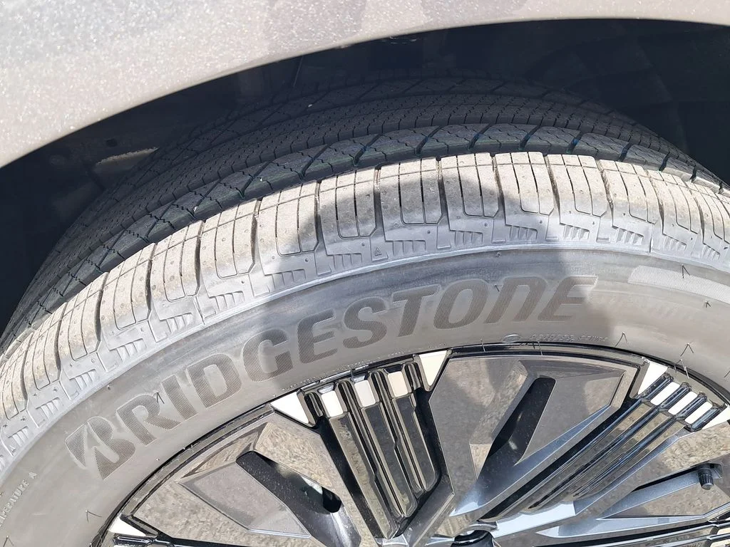 New 2026 Gray Nissan Platinum image 29
