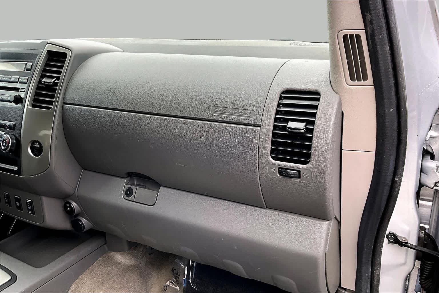 Used 2011 Radiant Silver Nissan SL image 18