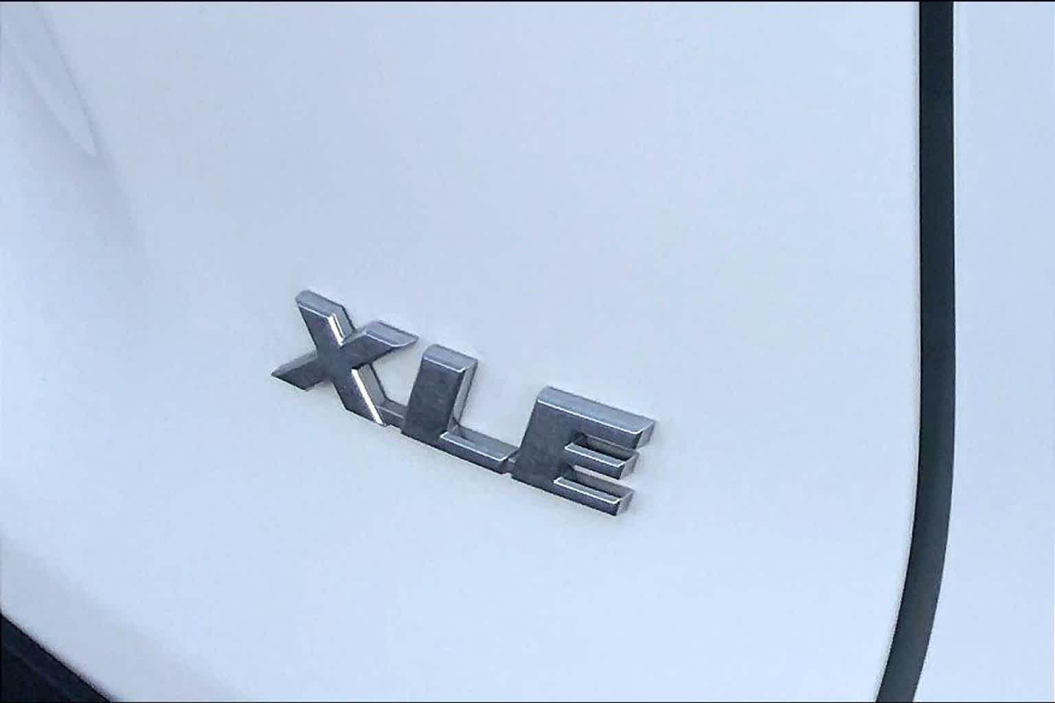 Used 2025 Ice Cap Toyota XLE image 30