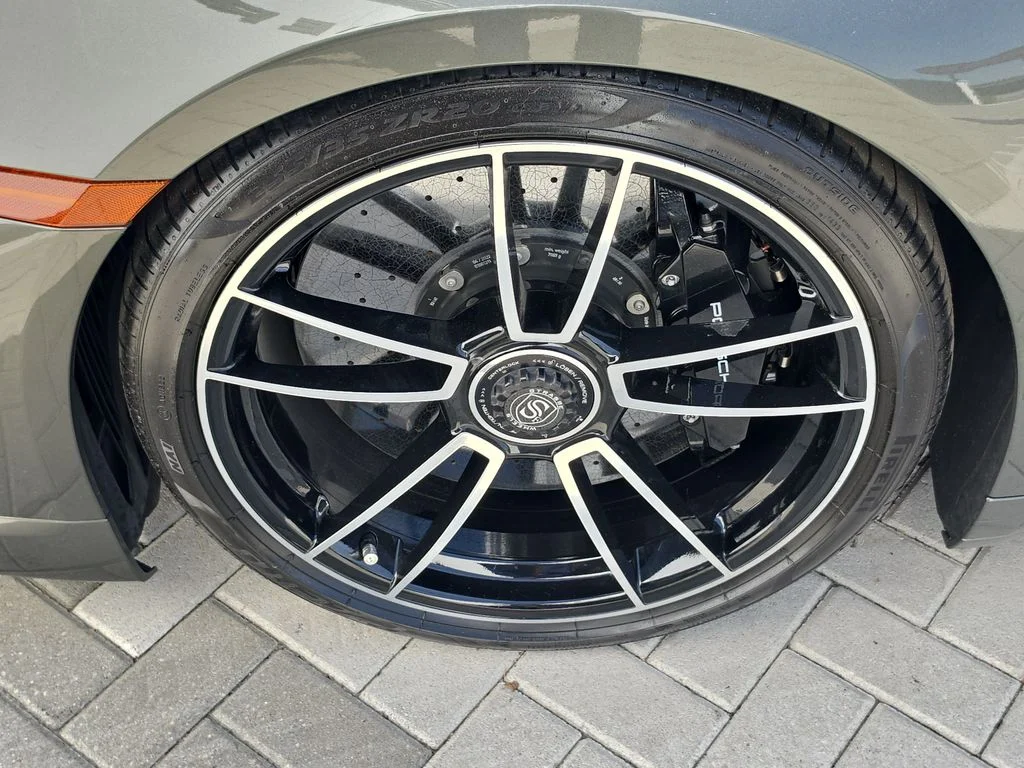 Used 2022 Aventurine Green Metallic Porsche Turbo image 5