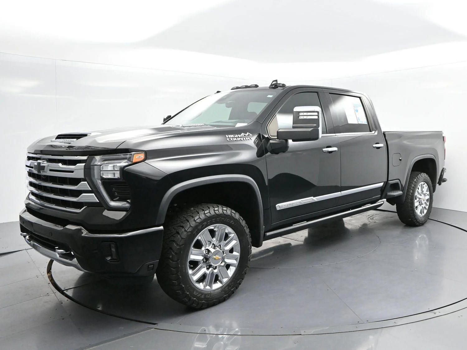 Used 2024 Black Chevrolet High Country image 3
