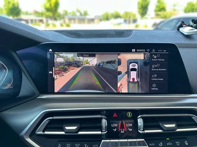 Used 2019 White BMW xDrive40i image 18