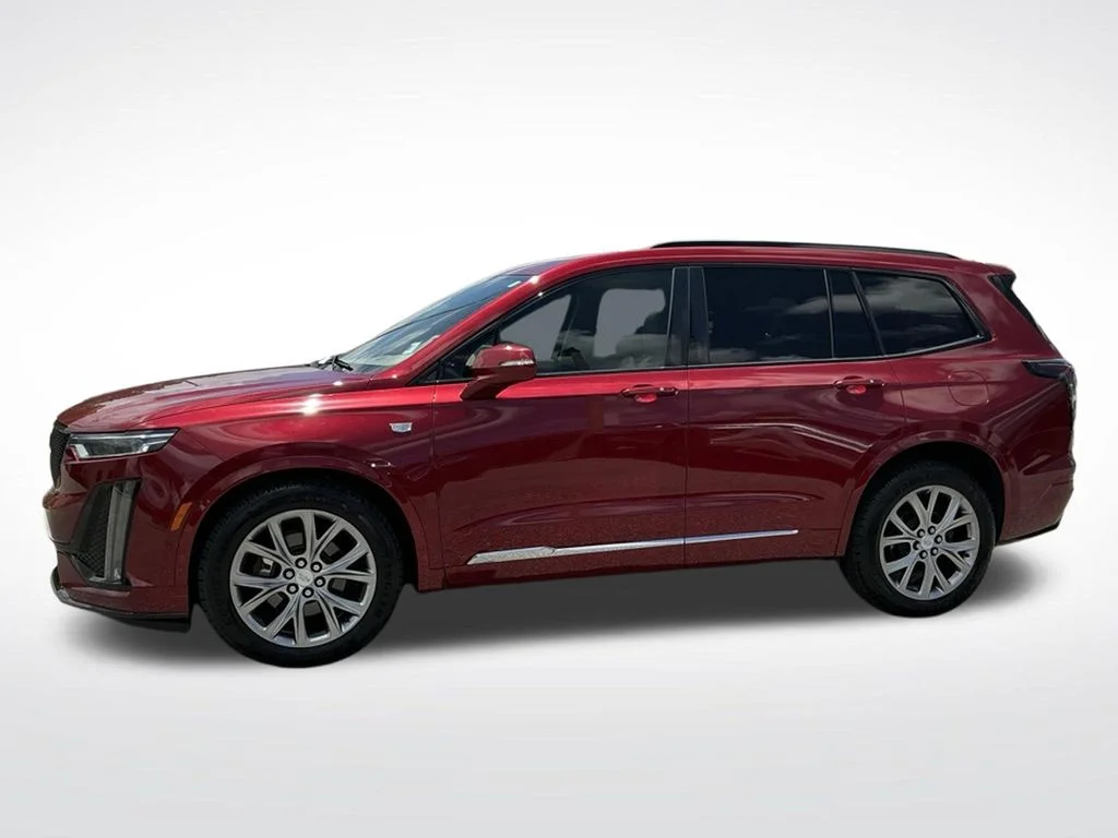 Used 2020 Red Cadillac Sport image 3