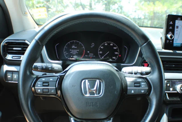 Used 2023 Crystal Black Pearl Honda Touring image 7