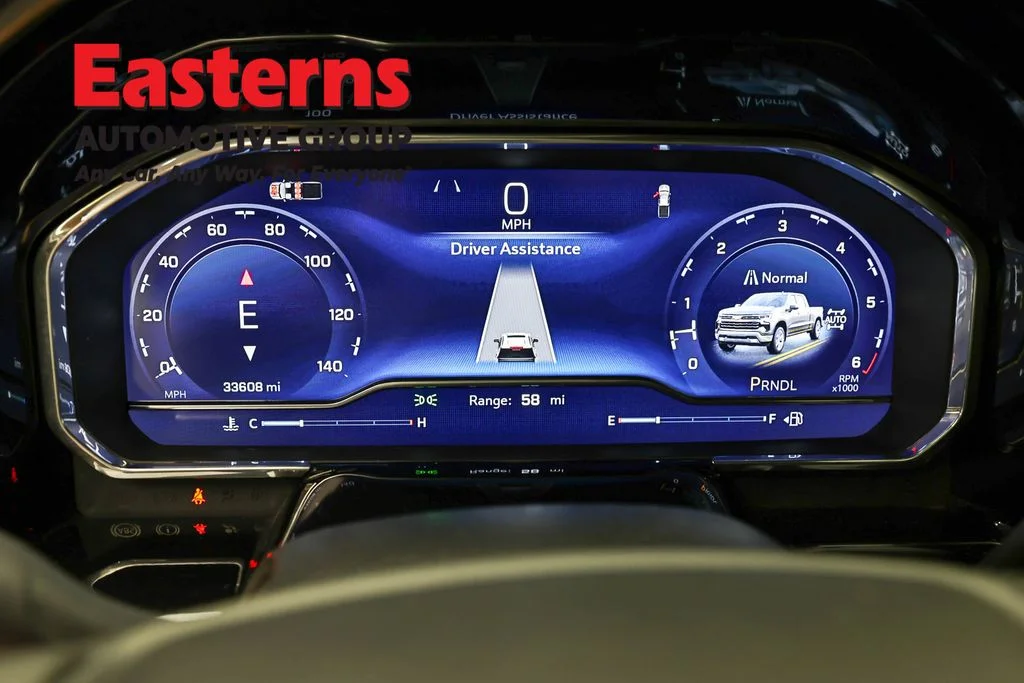 Used 2025 White Chevrolet LT image 17