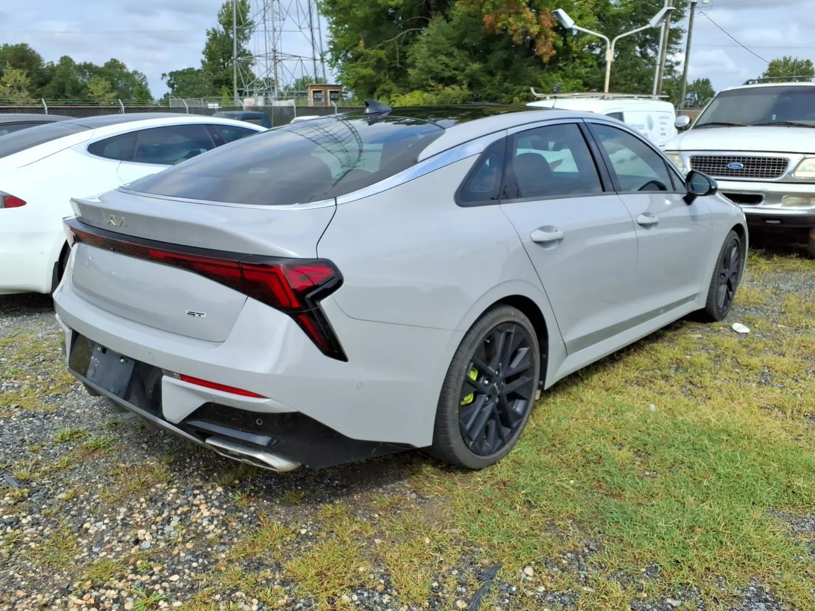 Used 2025 Wolf Gray Kia GT image 5