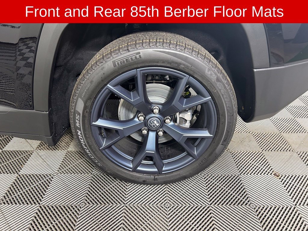 New 2026 Diamond Black Crystal Pearl-Coat Exterior Paint Jeep Laredo image 21