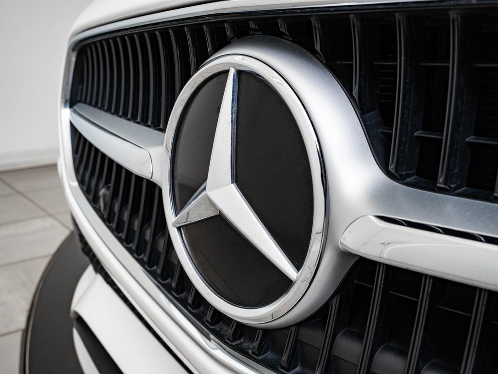 Used 2025 Polar White Mercedes-Benz C 300 image 3