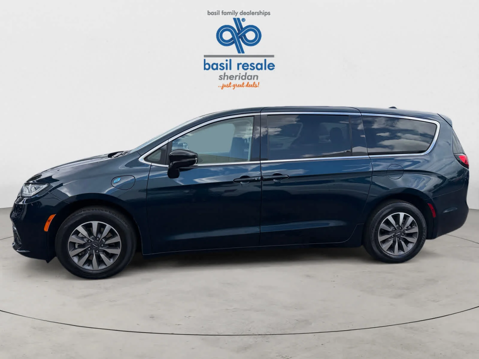 Used 2024 Fathom Blue Pearlcoat Chrysler Hybrid Select image 3