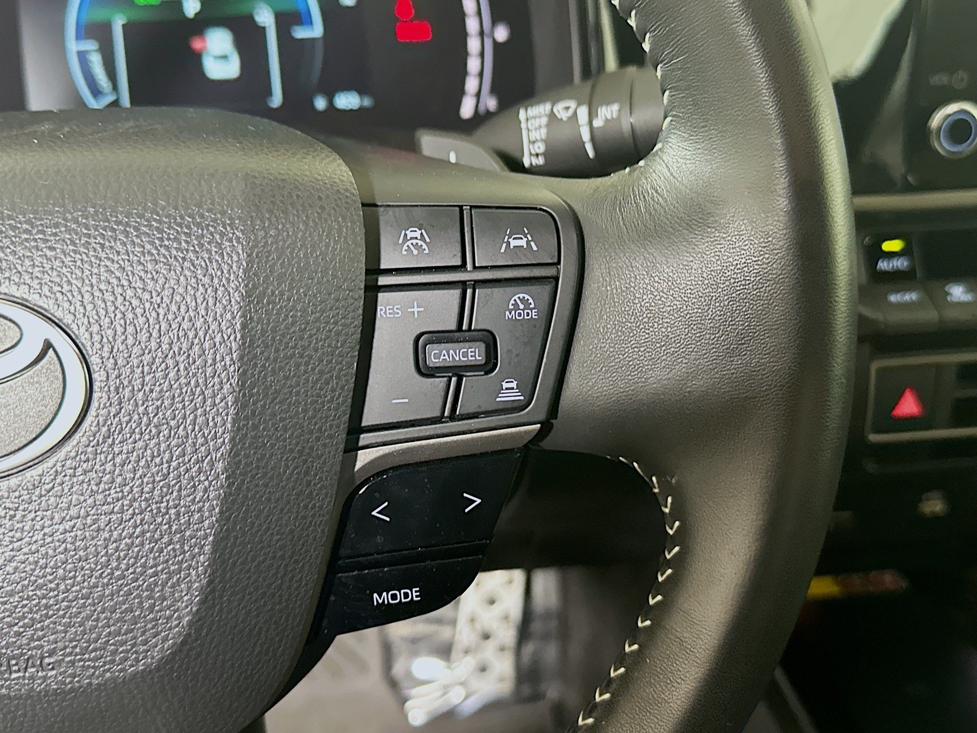 Certified Used 2025 Heavy Metal Toyota SE image 17