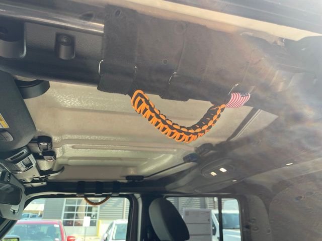 Used 2025 Granite Crystal Clearcoat Metallic Jeep Mojave image 13