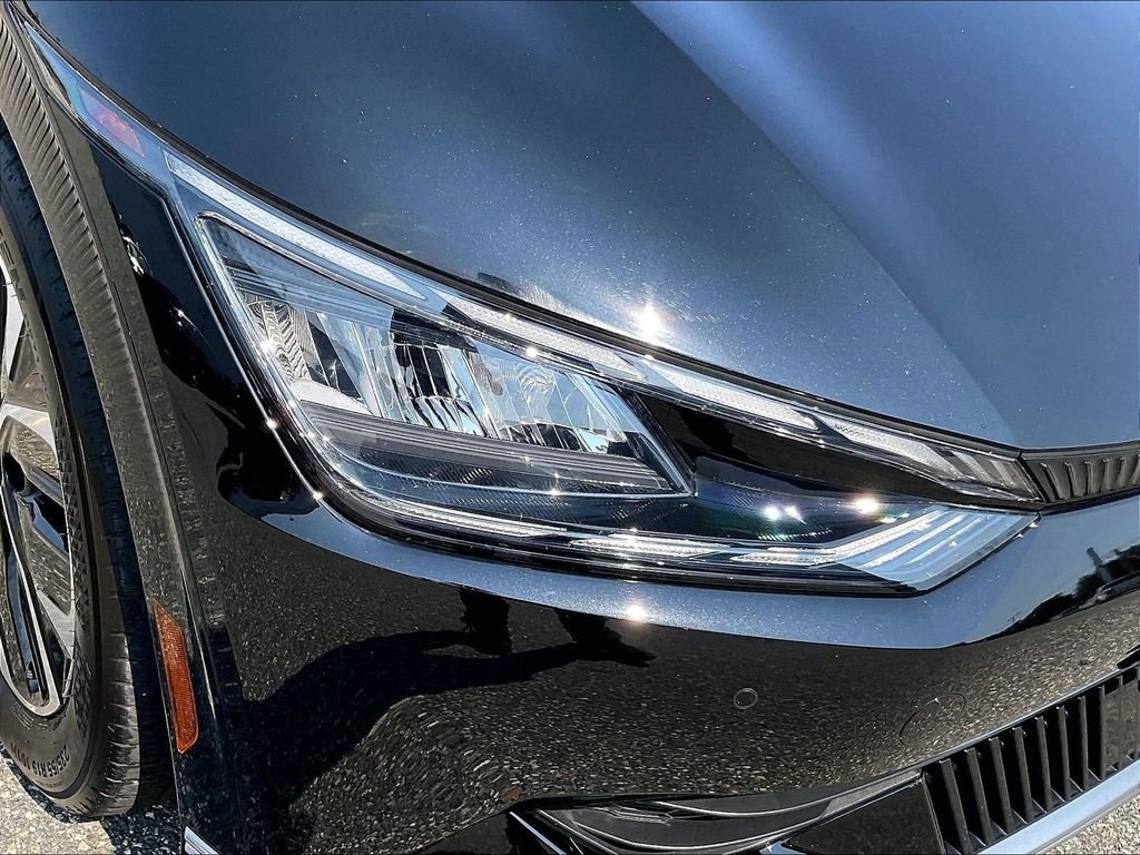 Used 2022 Black Kia Wind image 32
