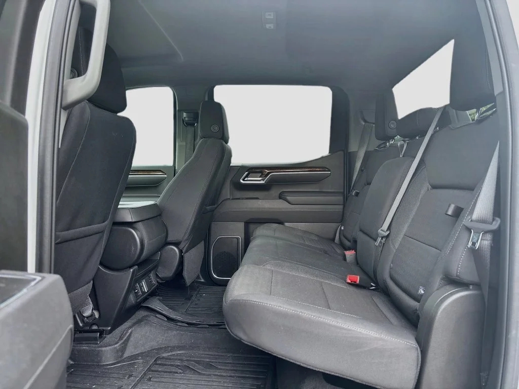 Used 2025 Summit White GMC Elevation image 14