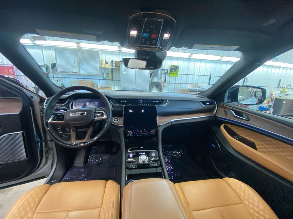 Used 2023 Silver Jeep Summit 4xe image 9