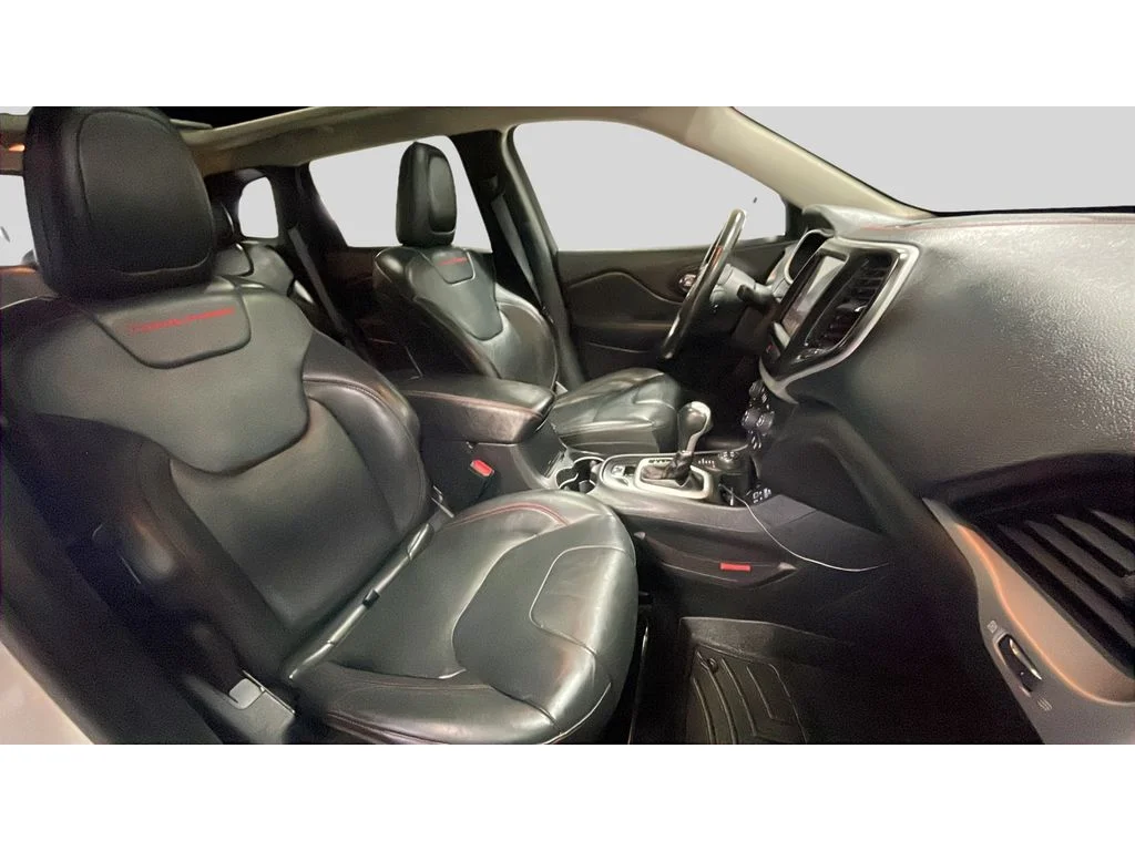 Used 2016 Bright White Clearcoat Jeep Trailhawk image 18