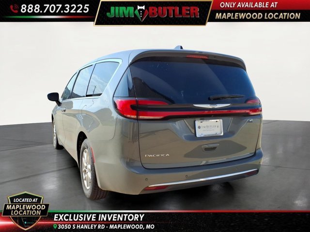 Used 2025  Chrysler Select image 5