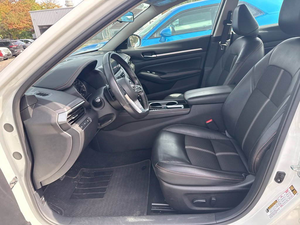Used 2024 White Nissan 2.5 SR image 5