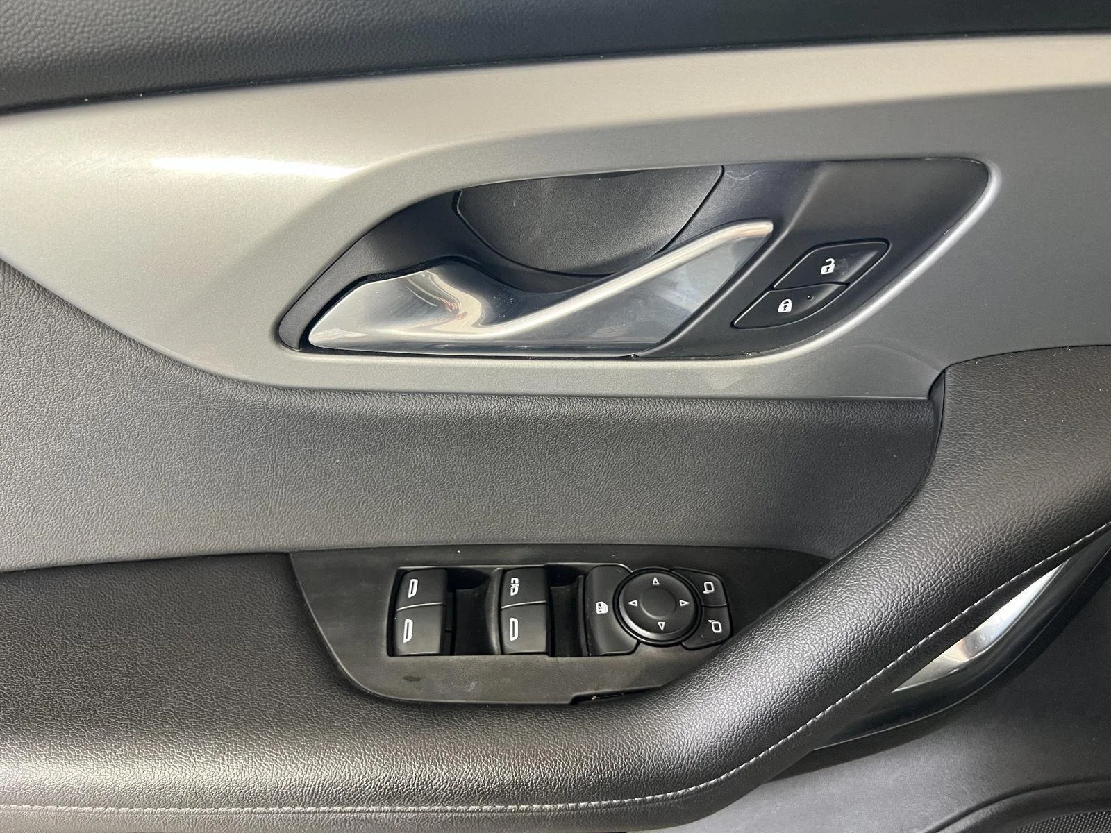 Used 2020 SUMMIT WHITE Chevrolet LT image 7