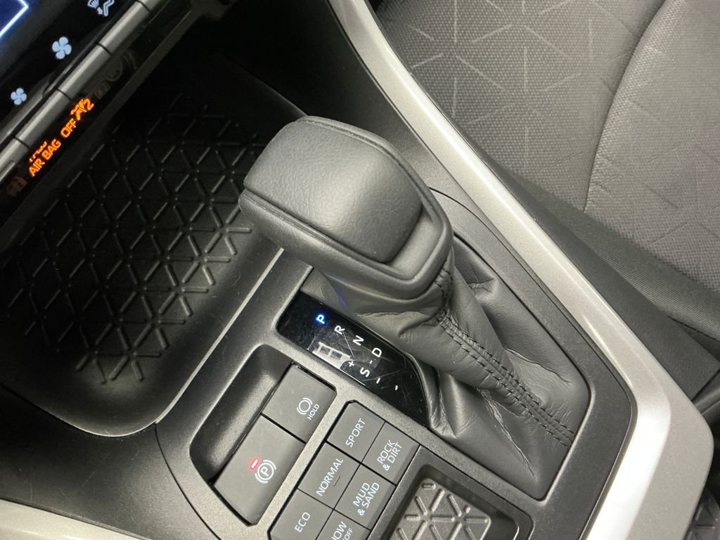 Certified Used 2025  Toyota XLE image 24